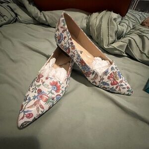 Floral Pointed-Toe Women’s Flats - Multicolor